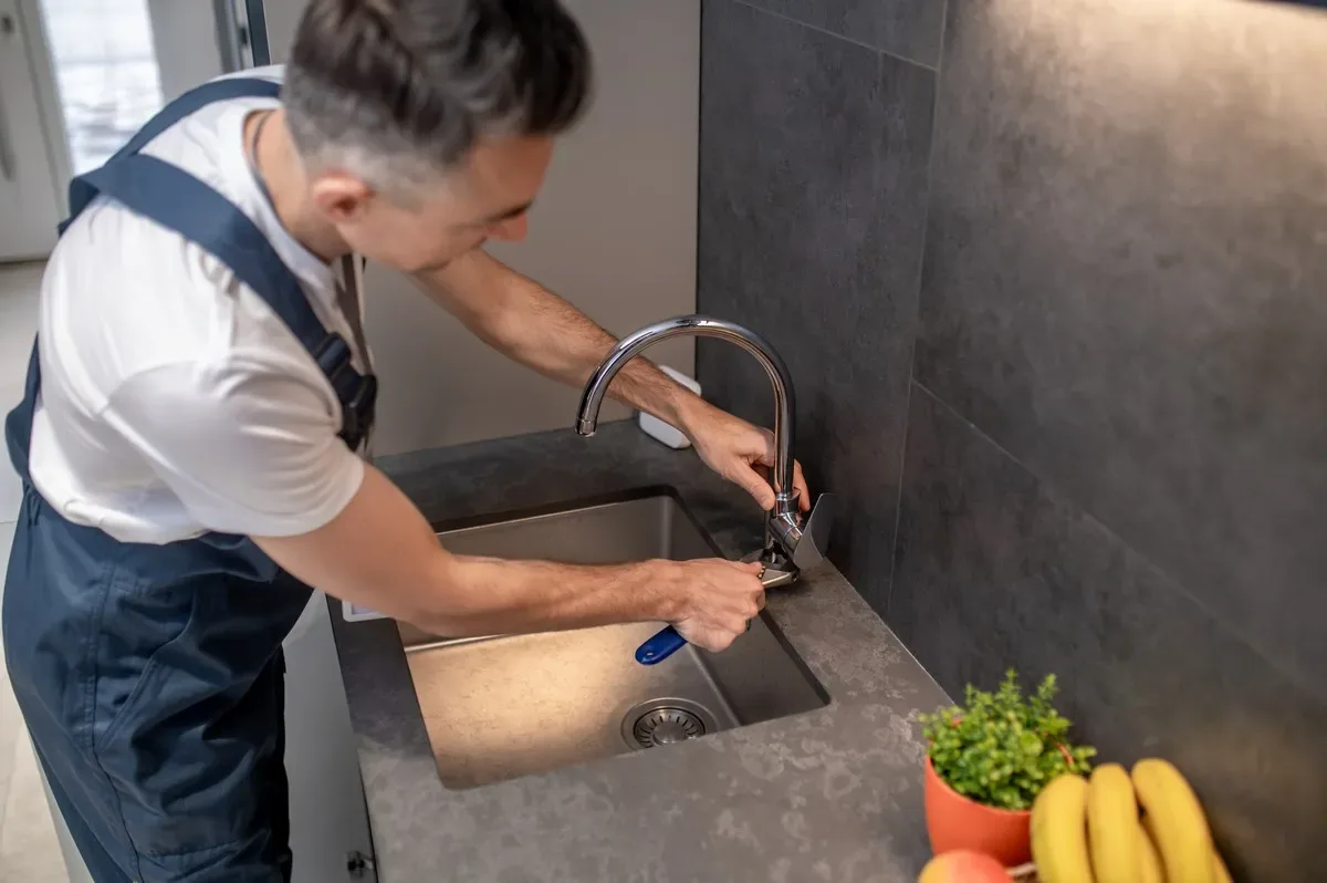 plumber-repair-faucet-near me